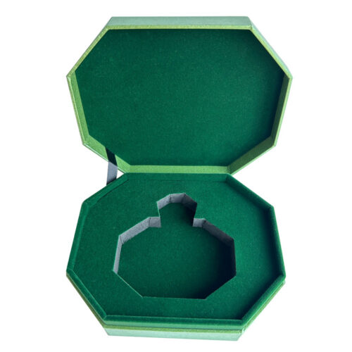 Offene Parfüm-Geschenkbox mit grünem, beflocktem Flaschenhalter Offene Parfüm-Geschenkbox mit grünem, beflocktem Flaschenhalter