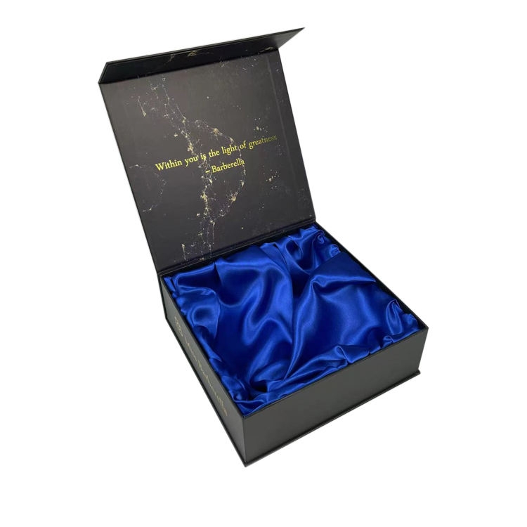 Werbeverpackungen – Magnetische Geschenkboxen aus Seide